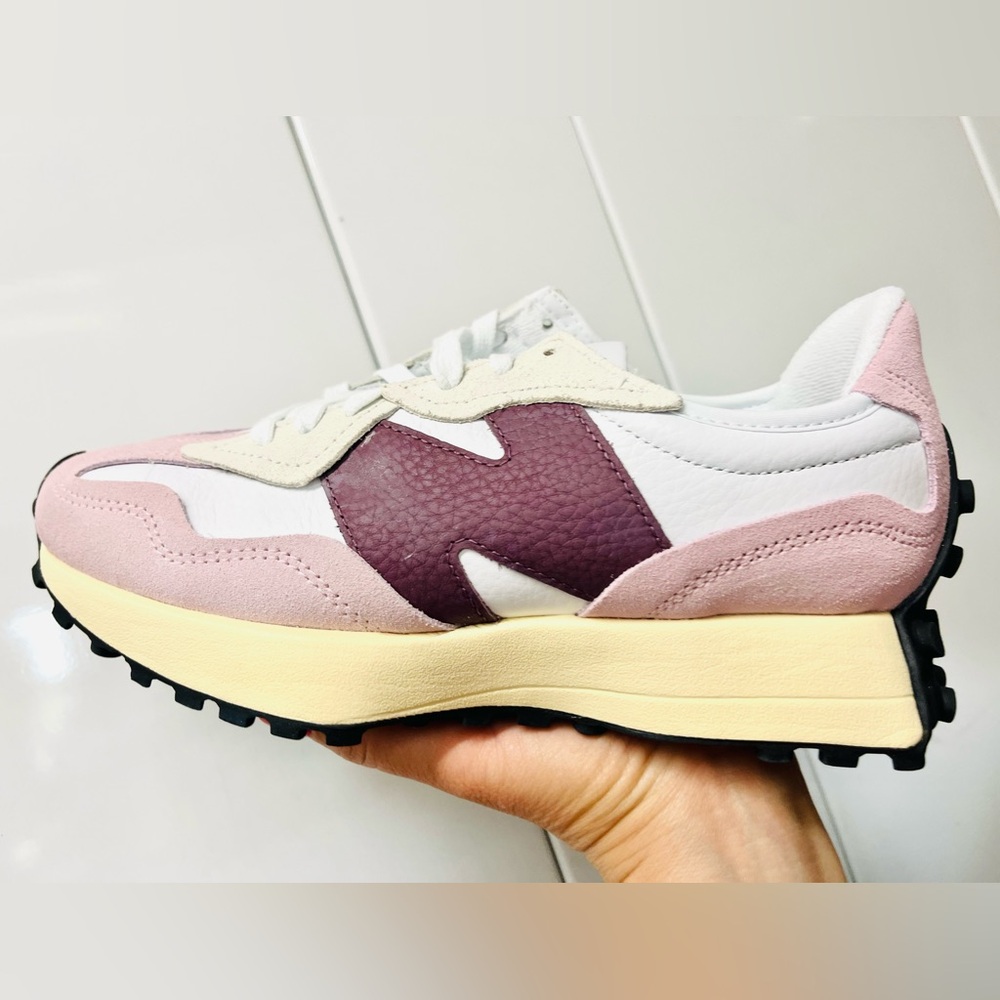 New Balance Women's White Pink and Maroon Retro Runners - Picture 9 of 10